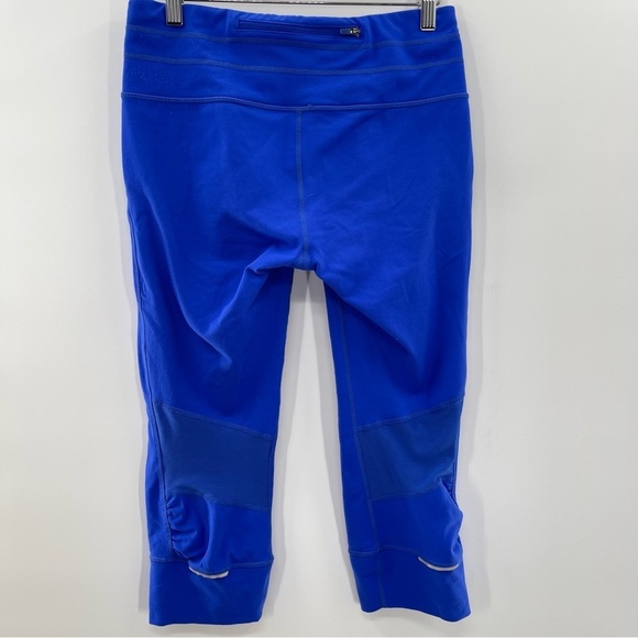 Athleta Relay Reflective Crop Capri Legging Size Medium - Picture 8 of 14